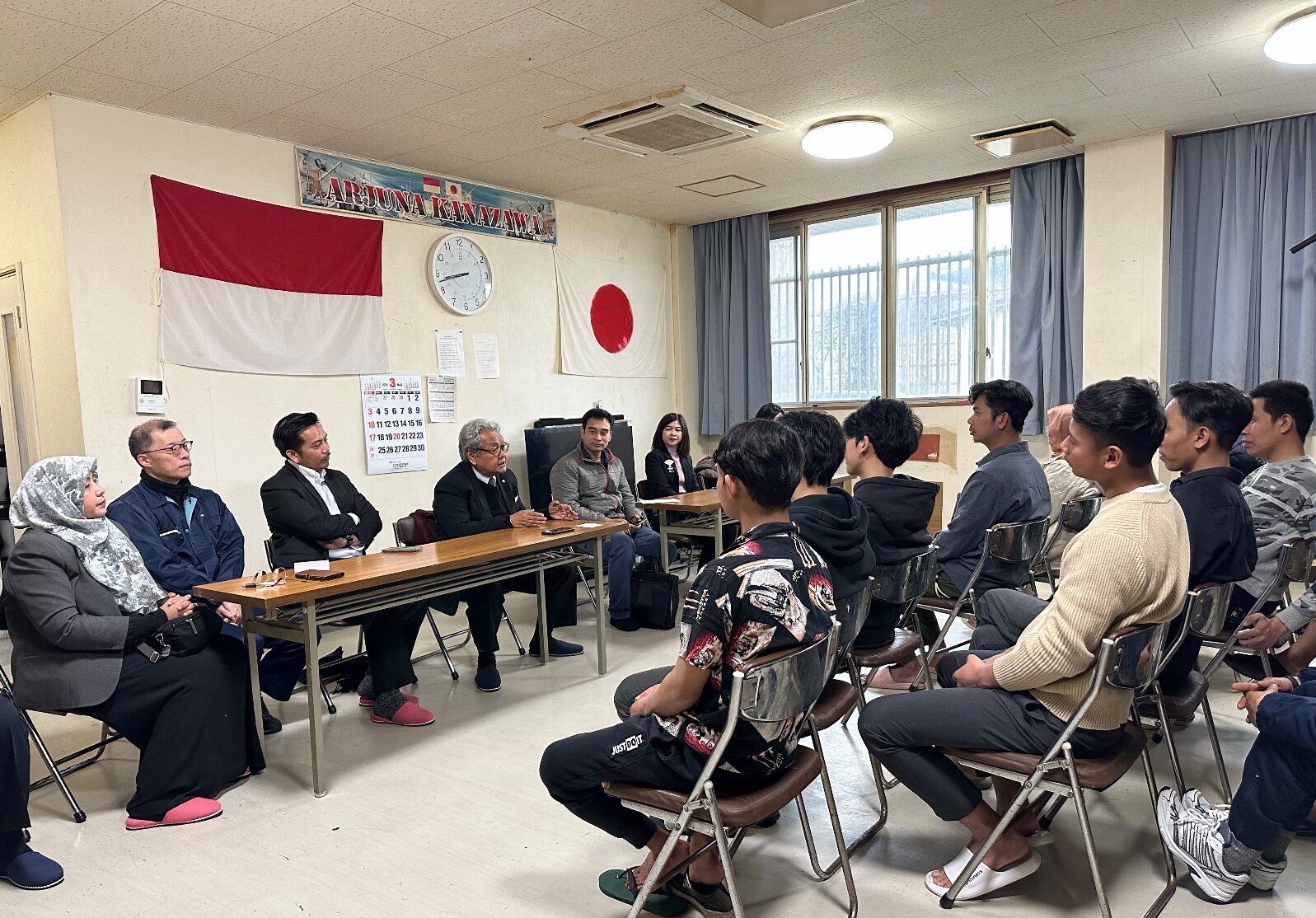 Heri Akhmadi Dubes RI untuk Jepang (tengah) saat bertemu para WNI di Indonesia Japan Friendship Day (IJFD) Ishikawa. Minggu (24/3/2024). Foto: KBRI Tokyo