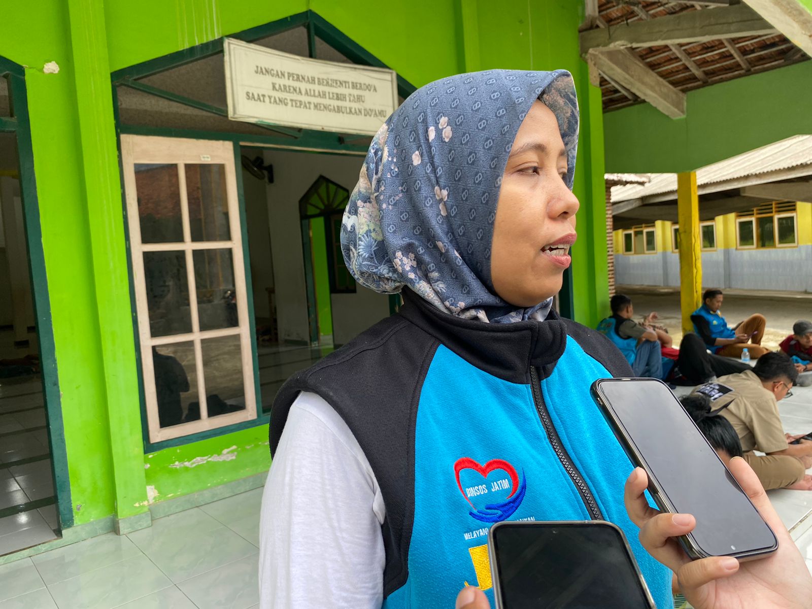 Lia Wati Suntiana Ketua Tim Penanganan Bencana Sosial dan Pendampingan Psikososial Dinsos Jatim waktu ditemui di sela pendampingan trauma healing, Selasa (26/3/2024). Foto: Wildan suarasurabaya.net