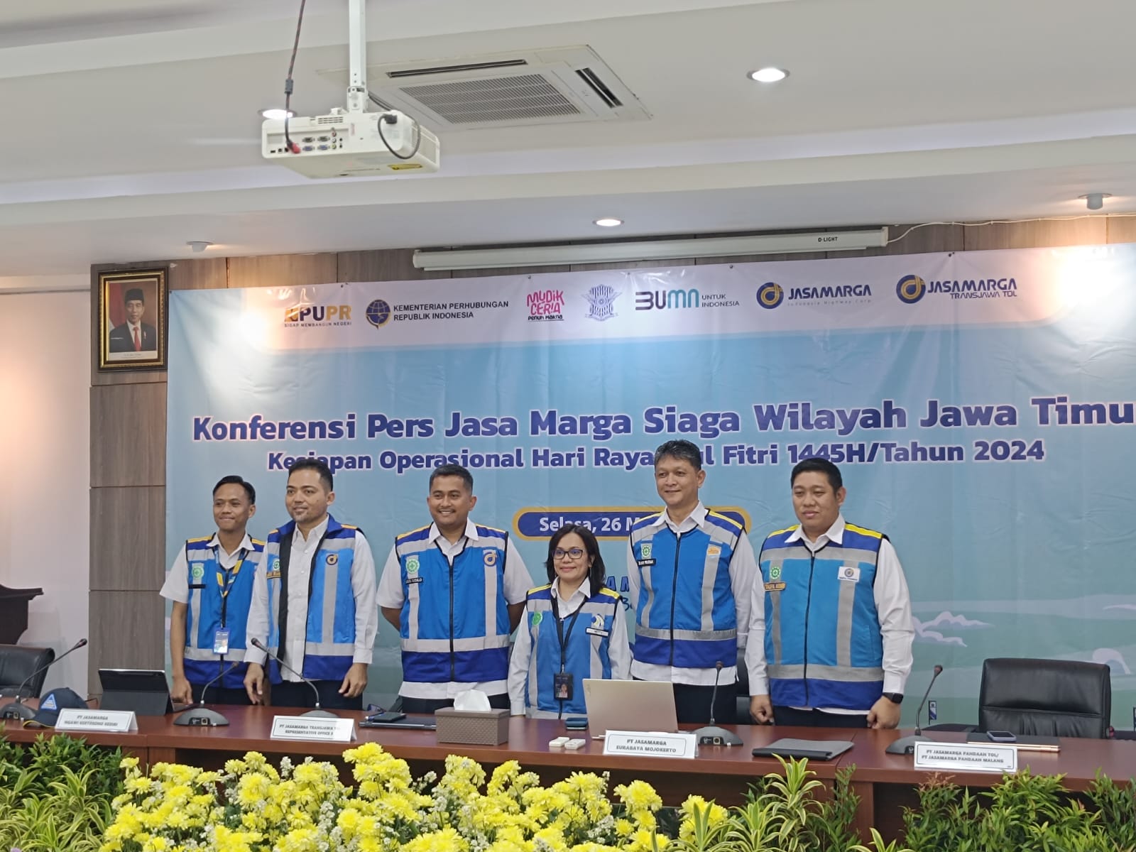 Jasa Marga memastikan kesiapan fasilitas tol jelang mudik lebaran dalam konferensi pers di Kantor Jasa Marga, Plaza Tol Satelit, Surabaya, Selasa (26/3/2024). Foto: Risky suarasurabaya.net