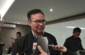 dr. Hasto Wardoyo Kepala BKKBN ditemui setelah acara temu media untuk membahas strategi Indonesia menurunkan stunting di Kota Yogyakarta, Jumat (8/3/2024) malam. Foto: Antara