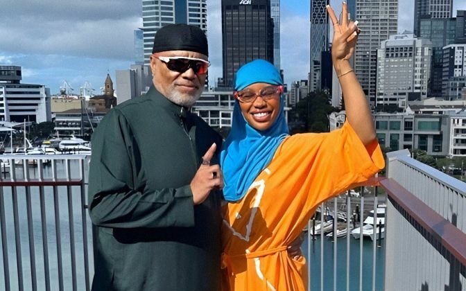 SZA dan sang ayah saat merayakan Lebaran bersama tahun ini di Auckland, Selandia Baru