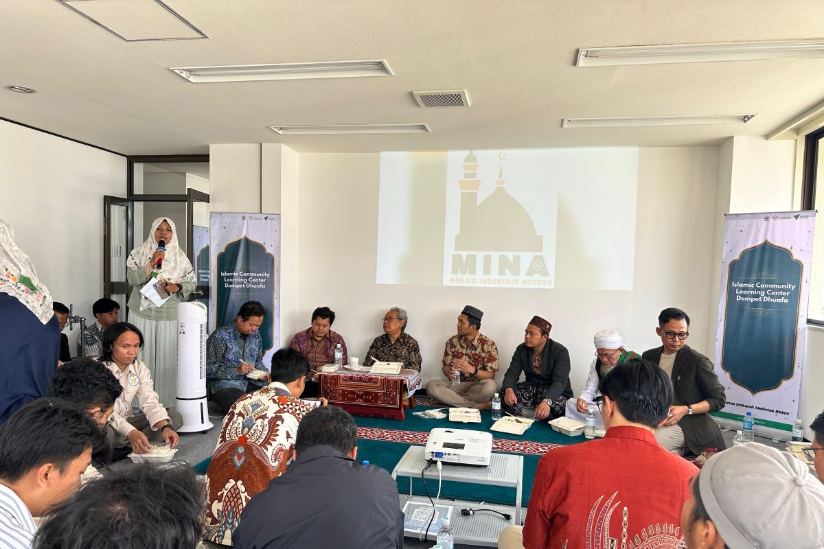 Kumala Dewi Ketua Yayasan Masjid Indonesia Nagoya (MINA) memberikan sambutan terkait pembangunan MINA.
