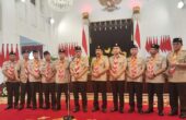 Budi Waseso Ketua Kwarnas Gerakan Pramuka bersama anggota pengurus Kwarnas memberikan keterangan pers di Istana Negara Jakarta, Jumat (5/4/2024). Foto: Antara