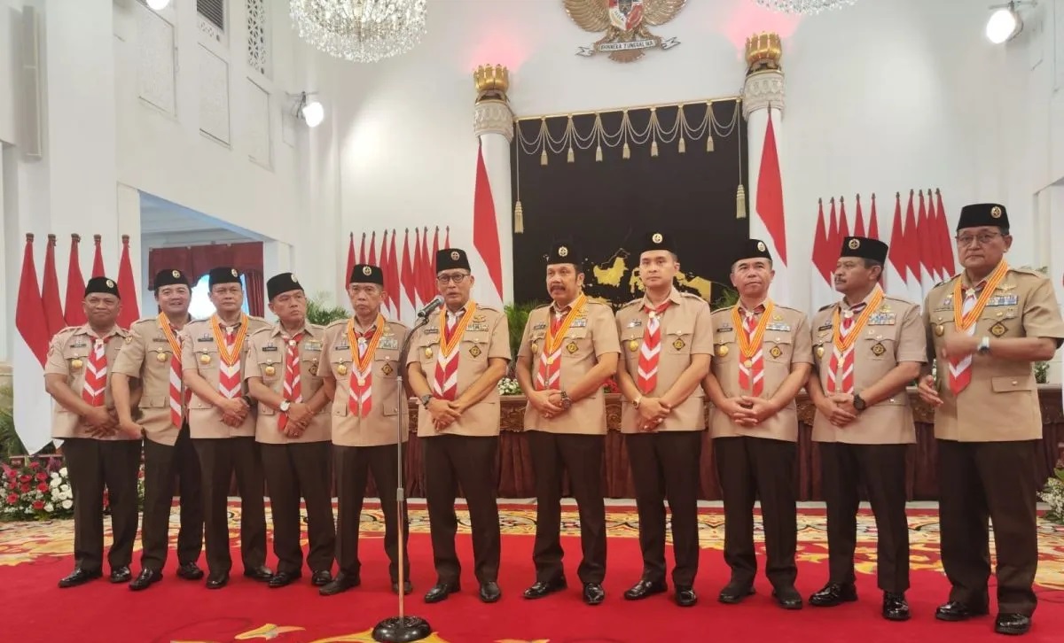 Budi Waseso Ketua Kwarnas Gerakan Pramuka bersama anggota pengurus Kwarnas memberikan keterangan pers di Istana Negara Jakarta, Jumat (5/4/2024). Foto: Antara