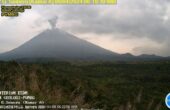 Erupsi Gunung Semeru terpantau CCTV pada Selasa (9/4/2024) pukul 06.17 WIB. Foto: Antara