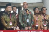 Hasyim Asy'ari Ketua Komisi Pemilihan Umum (KPU) RI berbicara dengan awak media setelah sidang pembacaan putusan untuk perkara PHPU Pilpres 2024 di Gedung Mahkamah Konstitusi, Jakarta, Senin (22/4/2024). Foto: Antara