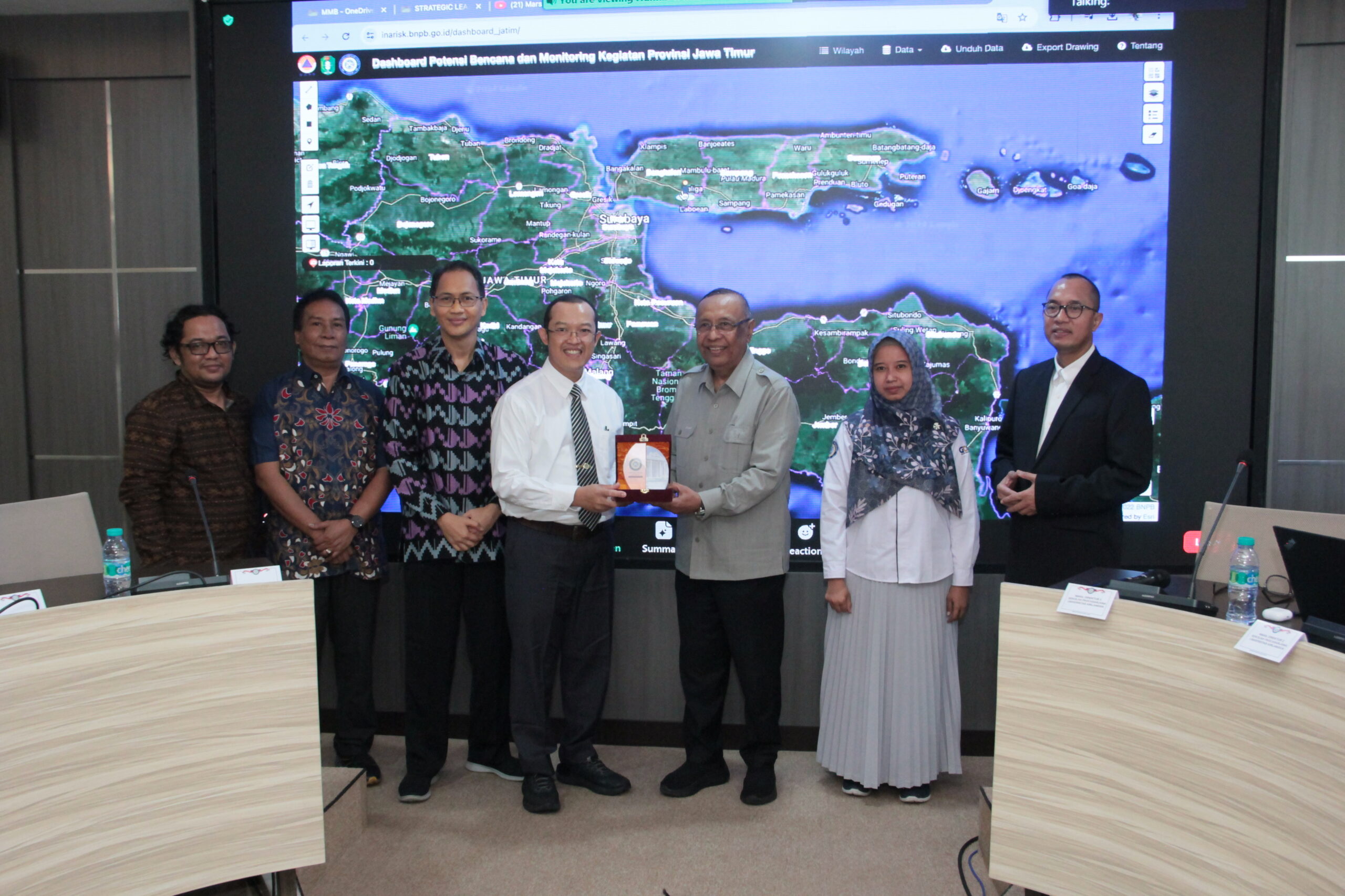 Sekolah Pascasarjana Universitas Airlangga (SPS Unair) berkolaborasi dengan Badan Penanggulangan Bencana Daerah (BPBD) Jawa Timur meluncurkan Dashboard Kebencanaan Provinsi Jatim untuk meningkatkan ketangguhan dalam menghadapi bencana. Foto: Humas Pascasarjana Unair