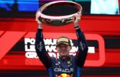 Max Verstappen dari Red Bull merayakan kemenangannya di Grand Prix China di Sirkuit Internasional Shanghai pada Minggu (21/4/2024). Foto: Reuters