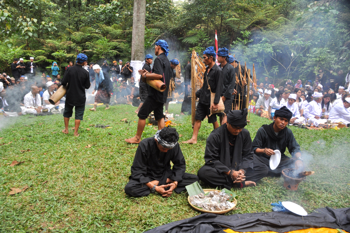 Tradisi Ngertakeun Bumi Lamba dari Jawa Barat. Foto: Kemenparekraf