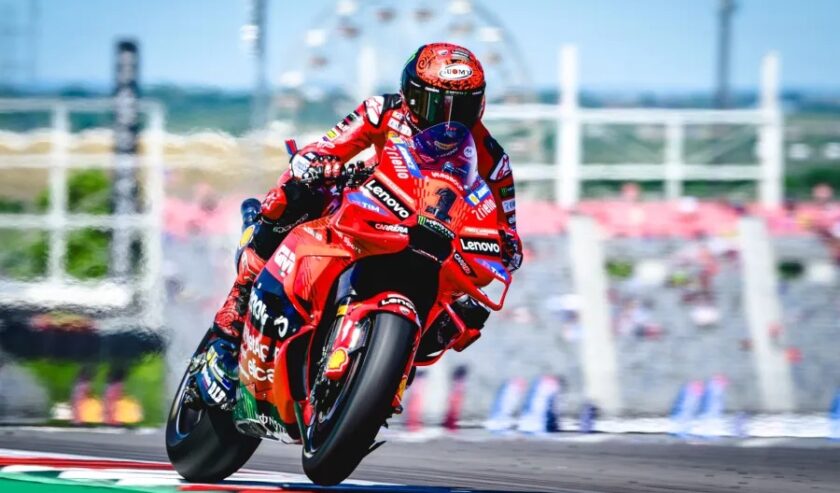 Pecco Bagnaia (Ducati) saat mengaspal di Circuit of the Americas (COTA), Austin, Amerika Serikat pada Jumat (12/4/2024). Foto: Crash