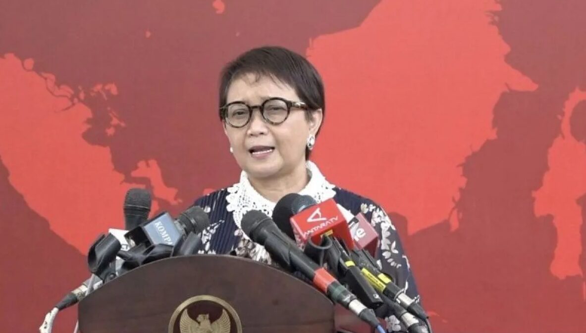 Retno Marsudi Menteri Luar Negeri RI menyampaikan keterangan pers di Istana Kepresidenan, Jakarta, Jumat (26/4/2024). Foto: Antara