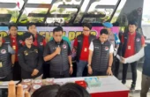 AKBP Parlin Lumbantoruan Kasatresnarkoba (tengah) saat konferensi pers di Polres Metro Bekasi Kota, Rabu (17/4/2024). Foto: Antara