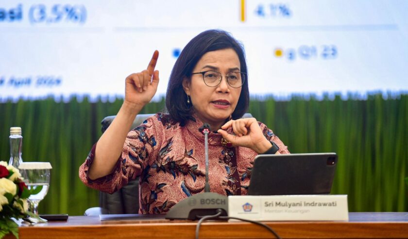 Sri Mulyani Menteri Keuangan menyampaikan keterangan saat konferensi pers APBN KiTa edisi April 2024 di Jakarta, Jumat (26/4/2024). Foto: Kemenkeu