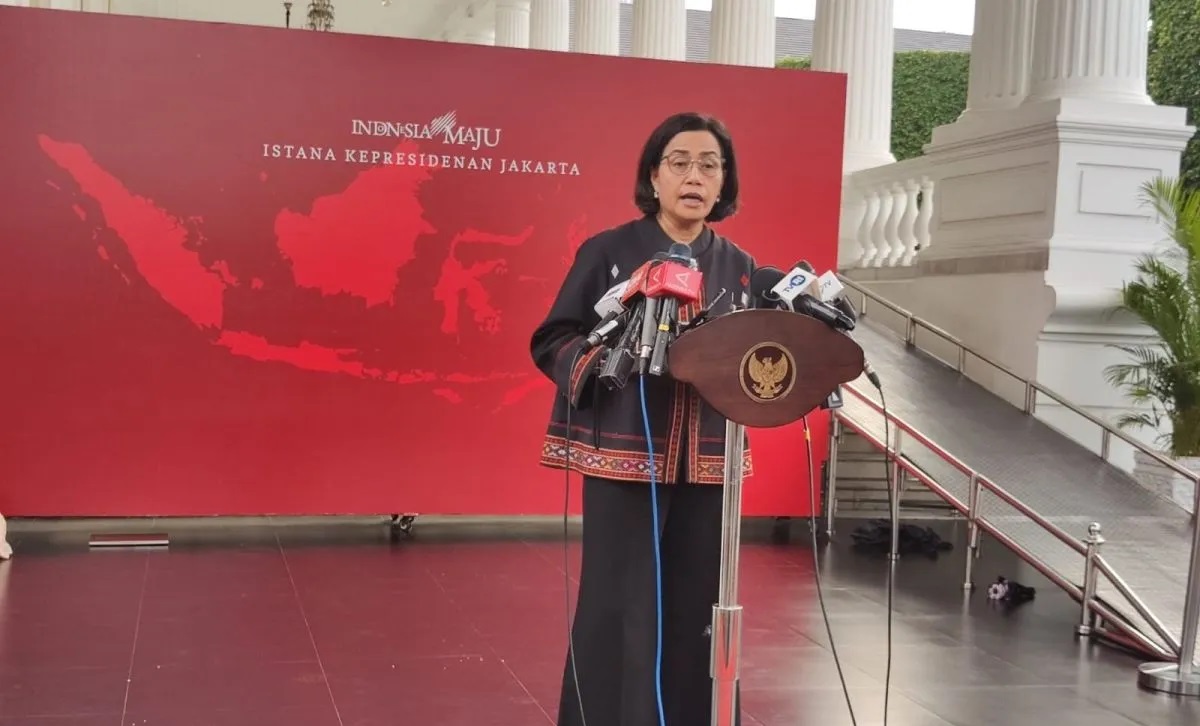 Sri Mulyani Menteri Keuangan saat menyampaikan keterangan seputar hasil rapat pembahasan RAPBN 2025 di Kompleks Istana Kepresidenan Jakarta, Jumat (5/4/2024). Foto: Antara