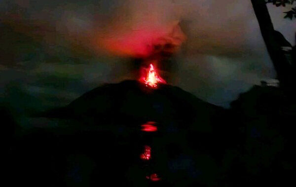 Gunung Ruang kembali erupsi