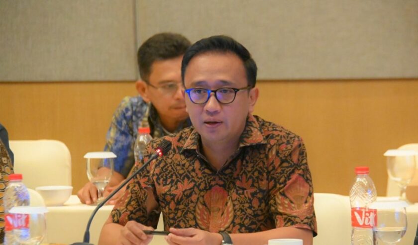 Bambang Haryadi Wakil Ketua Komisi VII DPR RI saat memimpin pertemuan dengan PT Pupuk Sriwijaya (Pusri) di Palembang, Sumatera Selatan, Selasa (17/4/2024).Foto: HO-DPR RI.