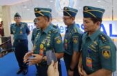 Laksamana Pertama TNI dr. Sujoko Purnomo Kepala RSPAL dr. Ramelan saat memberi keterangan kepada awak media di Gedung Perawatan RSPAL dr. Ramelan Surabaya, Senin (1/4/2024). Foto: Risky suarasurabaya.net