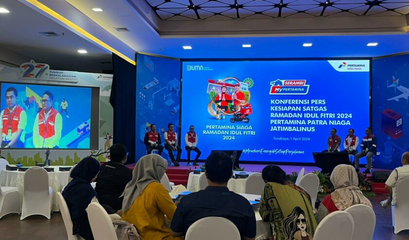 Pertamina Patra Niaga Regional Jatimbalinus saat memaparkan kesiapan masa libur Lebaran dalam konferensi pers, Senin (1/4/2024). Foto: Meilita suarasurabaya.net