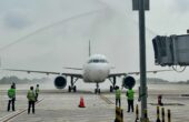 Penerbangan perdana pesawat dengan nomor penerbangan QG752 asal Bandara Soekarno-Hatta yang mendarat di Bandara Dhoho Kediri pada Jumat (5/2/2024). Foto: Angkasa Pura I.