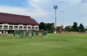 Para pemain Persebaya saat latihan di Lapangan Thor Surabaya, Jumat (12/4/2024). Foto: Firman magang suarasurabaya.net