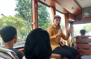 Berwisata Keliling Kota Surabaya Naik Bus SSCT