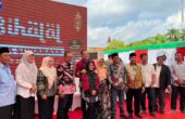 Pemkot Surabaya bersama DPRD Surabaya menggelar halalbihalal di Balai Kota Surabaya bersama ASN, Selasa (16/4/2024). Foto: Meilita suarasurabaya.net