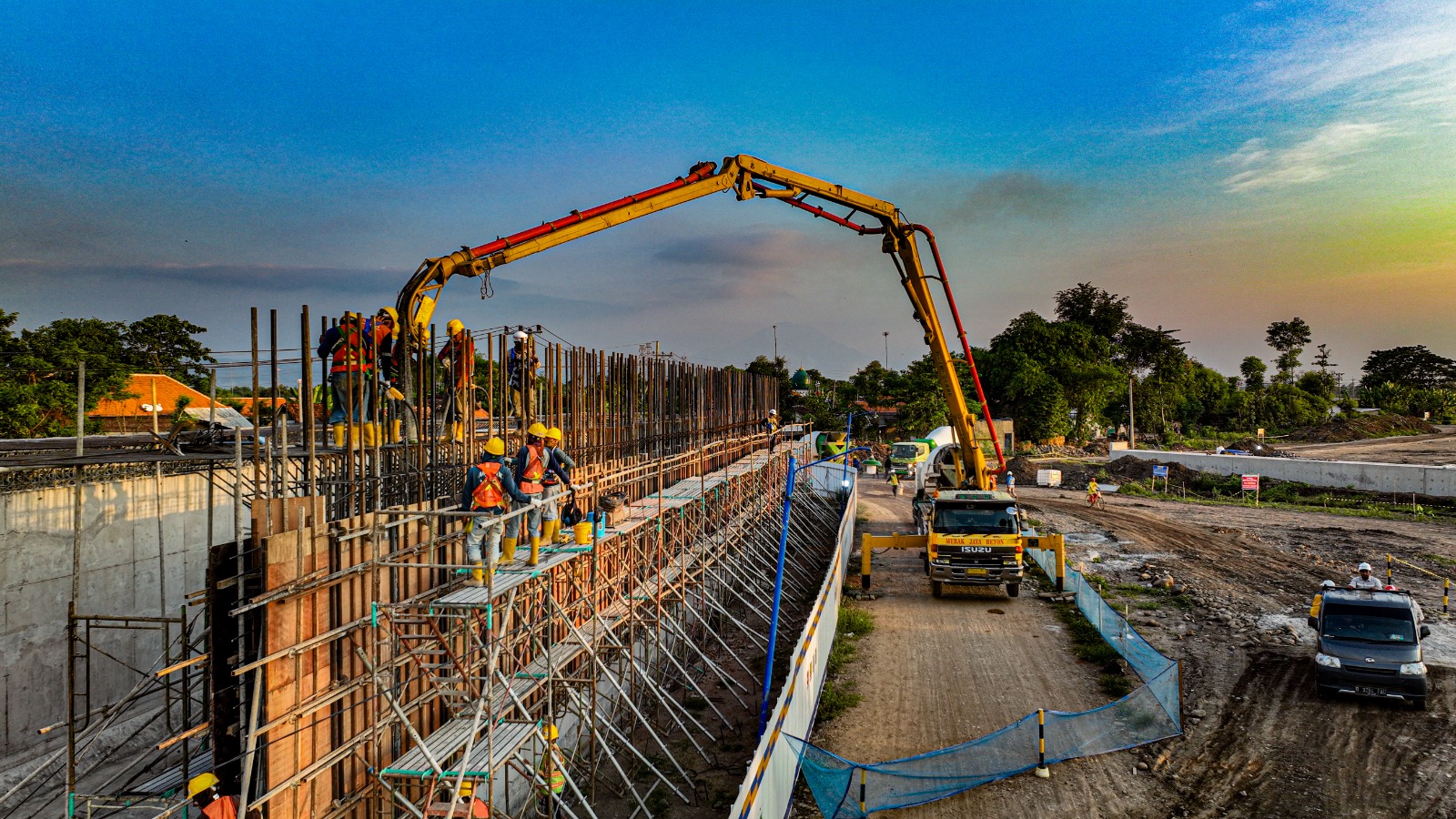 Progres konstruksi pembangunan jalan tol Probolinggo-Besuki