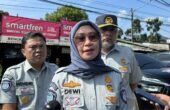 Dewi Aryani Suzana Direktur Operasional PT Jasa Raharja (tengah) saat memberikan keterangan di Kabupaten Subang, Jawa Barat, Minggu (12/5/2024). Foto: Antara