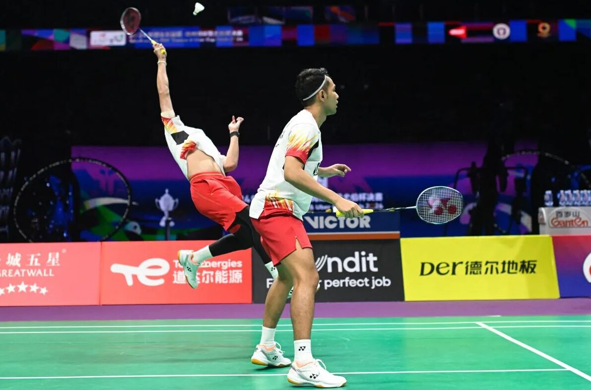 Fajar Alfian/Muhammad Rian Ardianto Ganda Indonesia menghadapi Wang Chang/Liang Wei Keng ganda China dalam final Piala Thomas 2024 di Chengdu, China, Minggu (5/5/2024). Foto: Antara