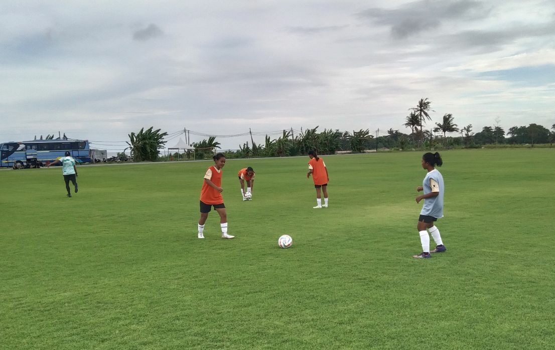 Arsip foto - Timnas Indonesia Putri U17 melakukan latihan di Pemusatan Latihan Bali United