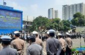 Irjen Pol. Aan Suhanan Kakorlantas Polri memberikan pengarahan dalam acara pelepasan Tim BKO ke acara World Water Forum ke-10 di Bali, di Lapangan NTMC Korlantas Polri, Jakarta, Kamis (9/5/2024). Foto: Antara