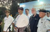 Luhut Binsar Pandjaitan Menteri Koordinator Bidang Maritim dan Investasi (kedua kiri) memberi keterangan usai menghadiri upacara Segara Kerthi di Denpasar, Bali, Sabtu (18/5/2024). Foto: Antara