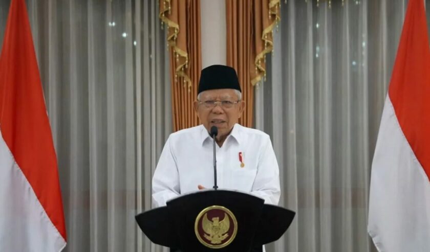 Ma'ruf Amin Wakil Presiden (Wapres) memberi sambutan secara virtual pada halal bihalal bersama Pekerja Migran Indonesia di Singapura dan 12 negara lainnya, Minggu (5/5/2024). Foto: Antara