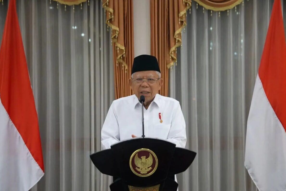Ma'ruf Amin Wakil Presiden (Wapres) memberi sambutan secara virtual pada halal bihalal bersama Pekerja Migran Indonesia di Singapura dan 12 negara lainnya, Minggu (5/5/2024). Foto: Antara