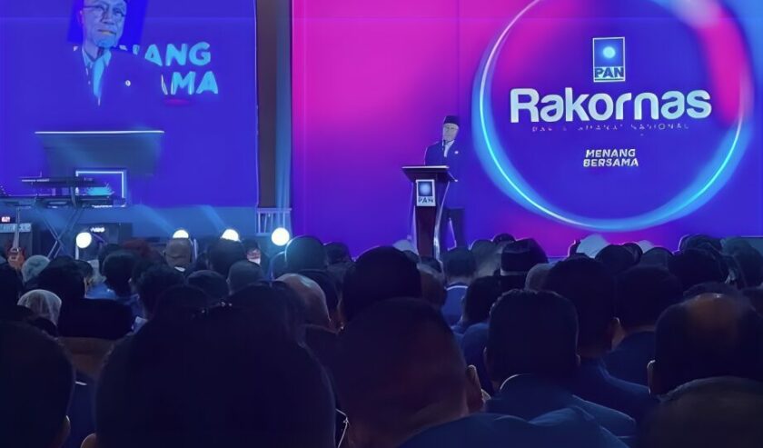 Zulkifli Hasan Ketua Umum Partai Amanat Nasional (PAN) memberi kata sambutan pada Workshop dan Rakornas PAN Pemenangan Pilkada 2024 di Jakarta, Kamis (9/5/2024). Foto: Antara