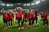Para pemain Bayer Leverkusen merayakan keberhasilan mereka mencapai final Liga League setelah menyingkirkan AS Roma dengan menahan seri mereka dalam leg kedua semi final di Leverkusen pada 9 Mei 2024. Foto: Antara