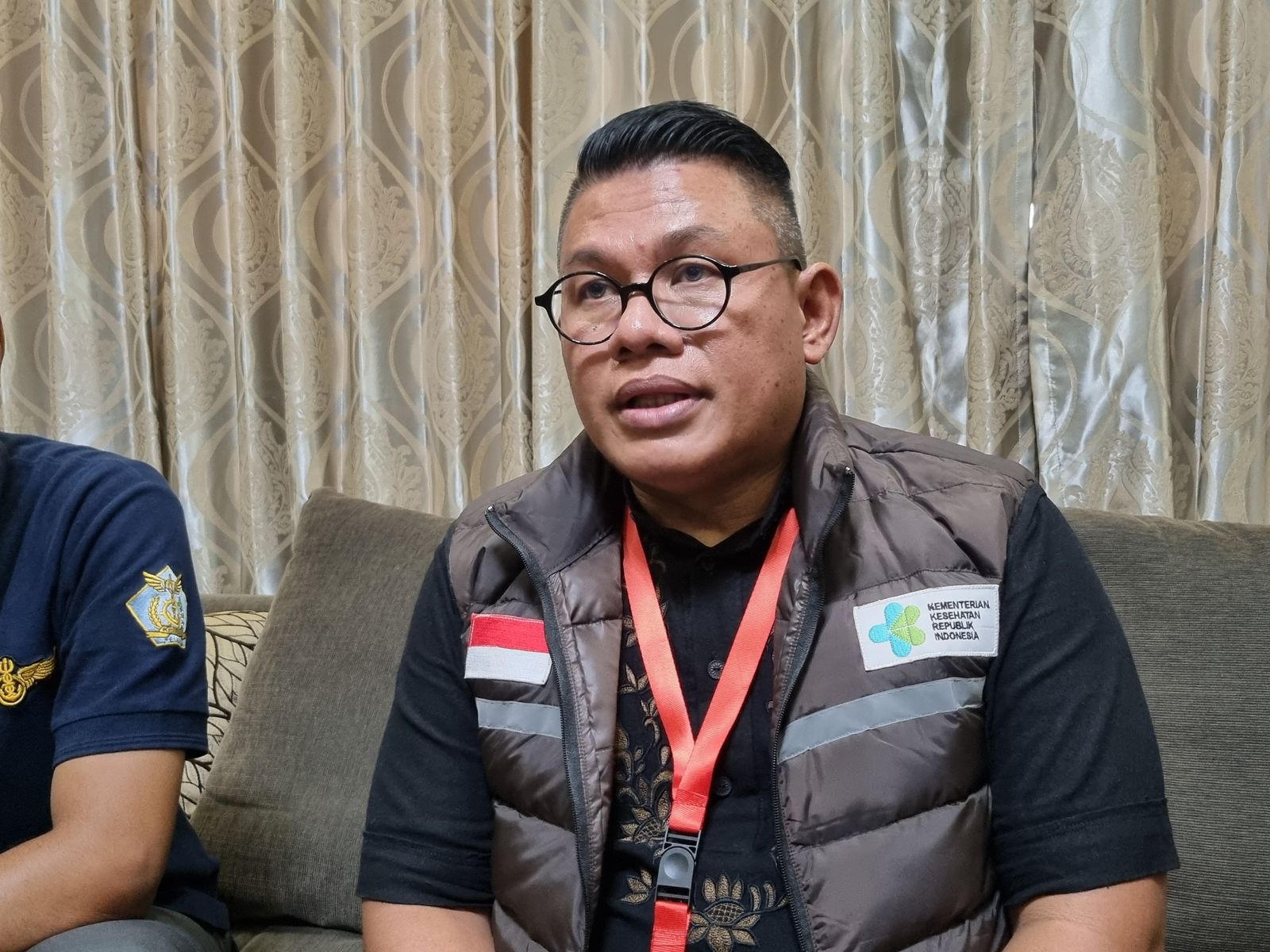 Rosidi Roslan Kabid Kesehatan Balai Besar Kesehatan Karantina (BBKK) Surabaya waktu ditemui di Asrama Haji Surabaya, Jumat (10/5/2024). Foto: Wildan suarasurabaya.net