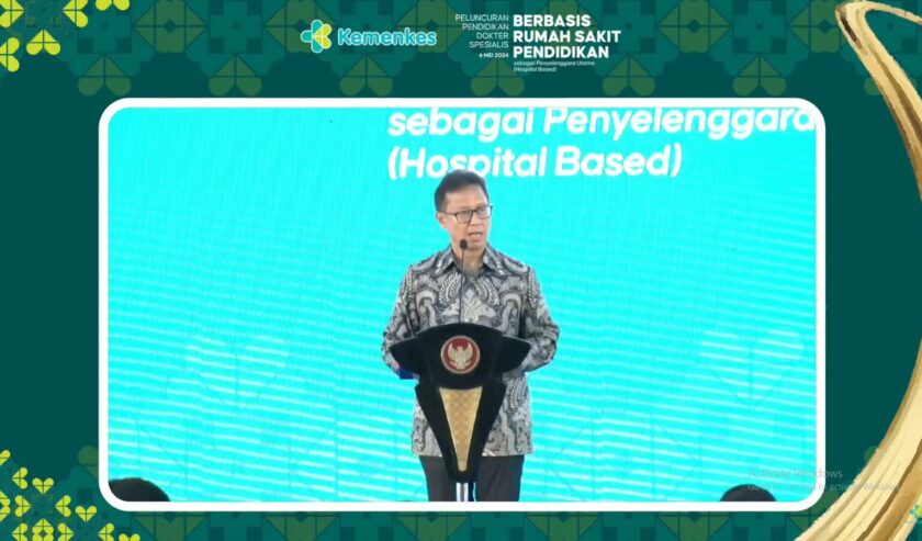 Gunadi Sadikin Menteri Kesehatan saat memberikan sambutan dalam peluncuran program pendidikan dokter spesialis dengan rumah sakit pendidikan sebagai penyelenggara utama (PPDS RSPPU) di Rumah Sakit Anak dan Bunda Harapan Kita di Jakarta, Senin (6/5/2024). Foto: tangkapan layar YouTube Kementrian Kesehatan