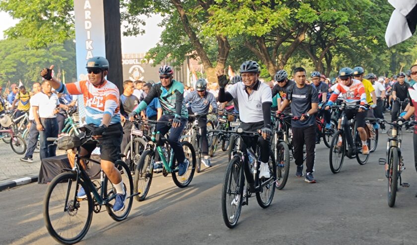 Goweser saat mulai mengelilingi markas TNI AL di Surabaya dalam dangka Hari Pendidikan Angkatan Laut (Hardikal) ke-78, Rabu (1/5/2024). Foto: Risky suarasurabaya.net