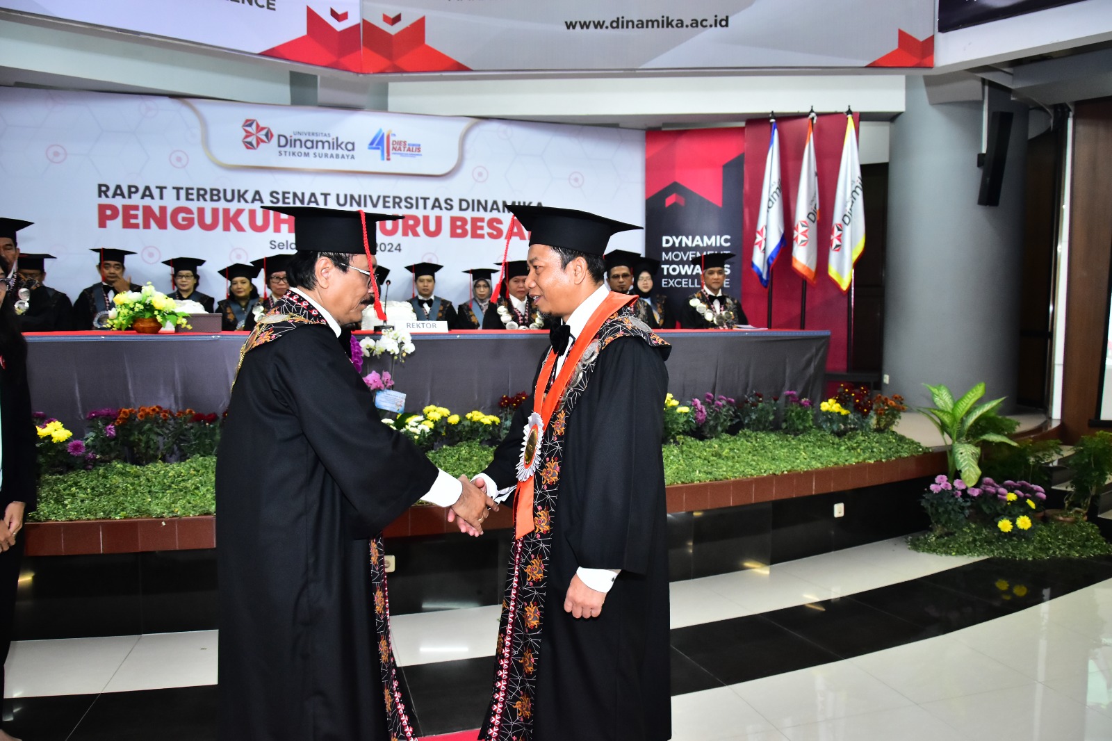 Pengukuhan besar bidang Ilmu Teknologi Pembelajaran Universitas Dinamika (Undika) Stikom Surabaya, Kamis (2/5/2024). Foto: Humas Undika