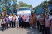 Seremoni jelang pemberangkatan truk Gerakan Literasi Nasional (GLN) untuk pendistribusian buku ke sekolah-sekolah di berbagai Provinsi, Wringinanom, Gresik, Senin (6/5/2024). Foto: Risky suarasurabaya.net