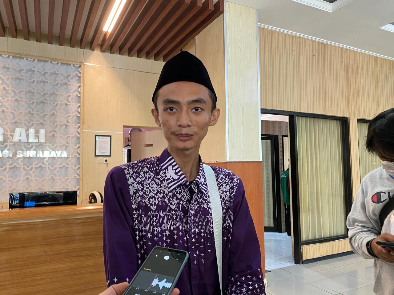 Mochammad Abdul Aziz (18 tahun) pelajar SMK asal Bojonegoro, Sabtu (11/5/2023). Foto: Meilita suarasurabaya.net
