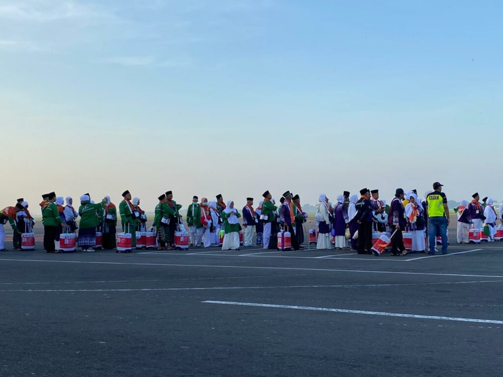 Kloter Pertama Jemaah Haji Embarkasi Surabaya Berangkat Ke Tanah Suci Suara Surabaya Kloter Pertama Jemaah Haji Embarkasi Surabaya Berangkat Ke Tanah Suci Suara Surabaya