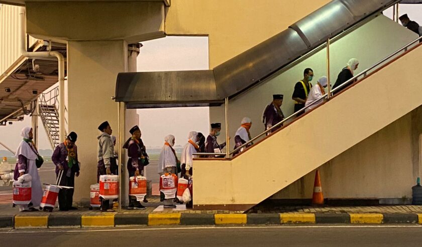 Kloter Pertama Jemaah Haji Embarkasi Surabaya Berangkat Ke Tanah Suci Suara Surabaya Kloter Pertama Jemaah Haji Embarkasi Surabaya Berangkat Ke Tanah Suci Suara Surabaya