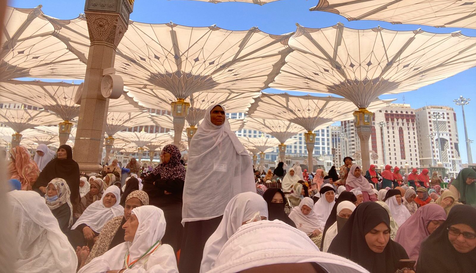 Jemaah Haji di Masjid Nabawi, Madinah, Arab Saudi, Jumat (17/5/2024). Foto: Restu suarasurabaya.net