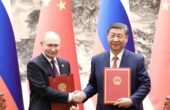 Xi Jinping Presiden China (kanan) dan Vladimir Putin Presiden Rusia (kiri) bertemu di Beijing, China pada Kamis (16/5/2024). Foto: Antara
