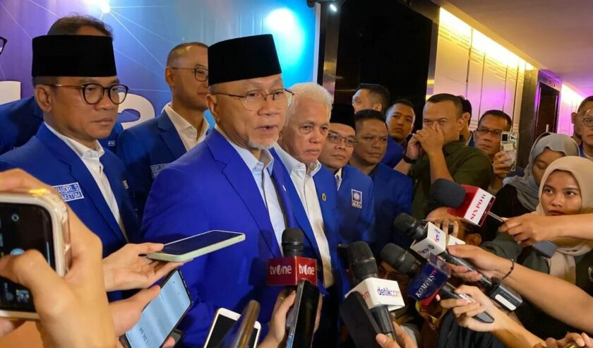 Zulkifli Hasan Ketua Umum Partai Amanat Nasional (PAN) (dua kiri) ditemui usai Workshop dan Rakornas PAN Pemenangan Pilkada 2024 di Jakarta, Kamis (9/5/2024). Foto: Antara