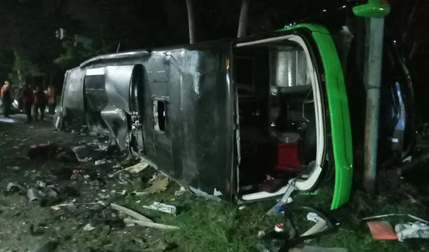 Tragedi Kecelakaan Bus Siswa SMK di Ciater 11 Orang Tewas 3 Tragedi Kecelakaan Bus Siswa SMK di Ciater 11 Orang Tewas