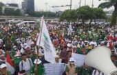 Sejumlah Perkumpulan Guru Inpassing Nasional (PGIN) mengikuti aksi unjuk rasa di depan gedung DPR, Jakarta, Senin (28/8/2023).