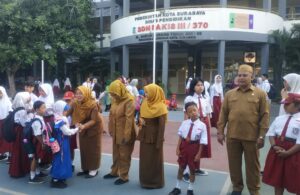 Suasana Ceria MPLS di SDN Pakis III Surabaya
